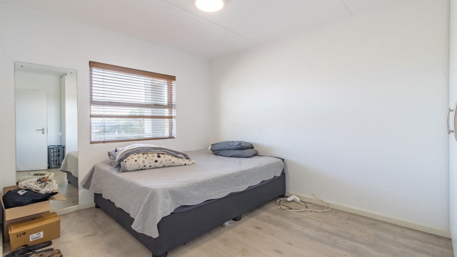 2 Bedroom Property for Sale in Cravenby Western Cape